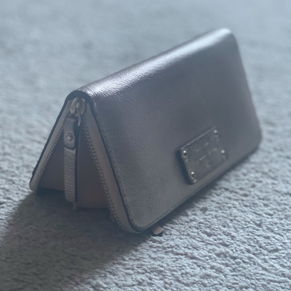 Kate spade metallic gold zip wallet - Picture 3 of 8